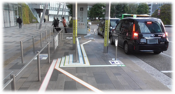 東京駅八重洲口前写真